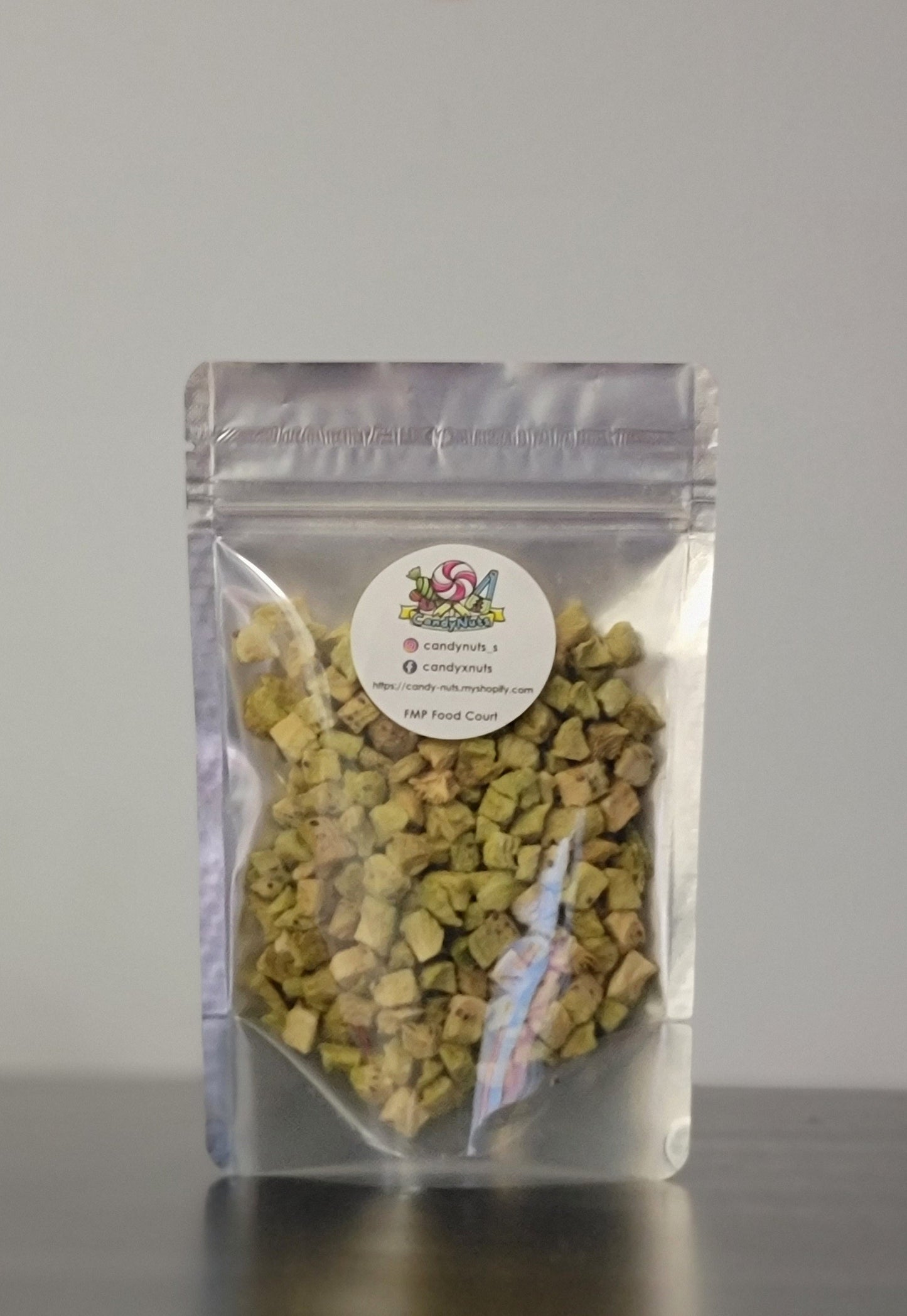 Freeze Dried Kiwi Dices 奇異果脆粒 without added sugar.