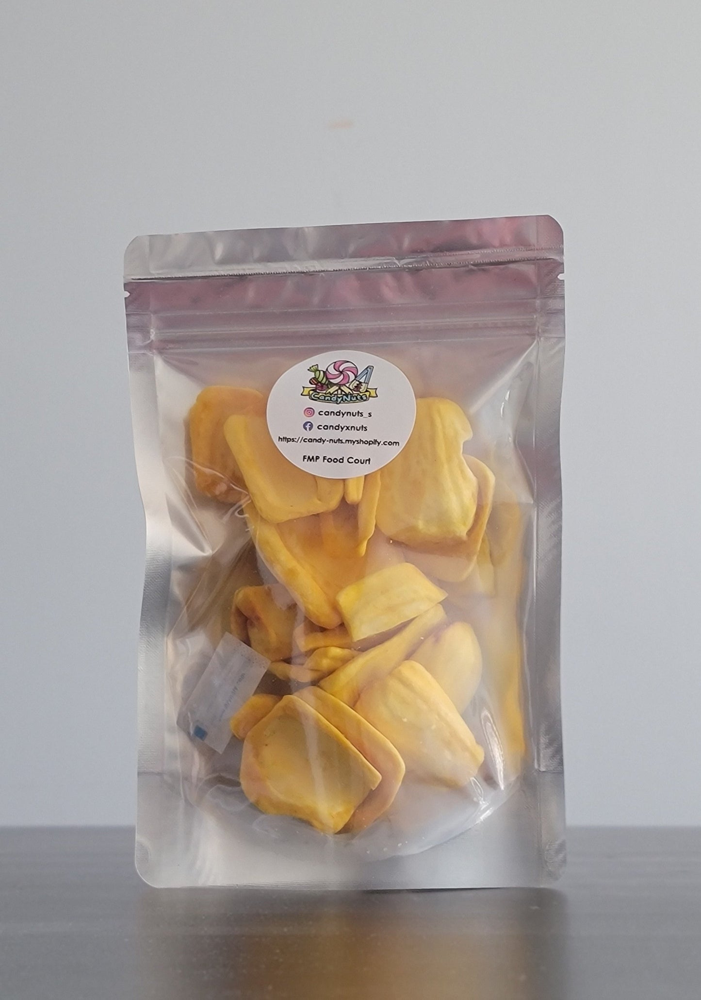 Freeze Dried Jackfruit 大樹菠蘿脆乾 without added sugar.