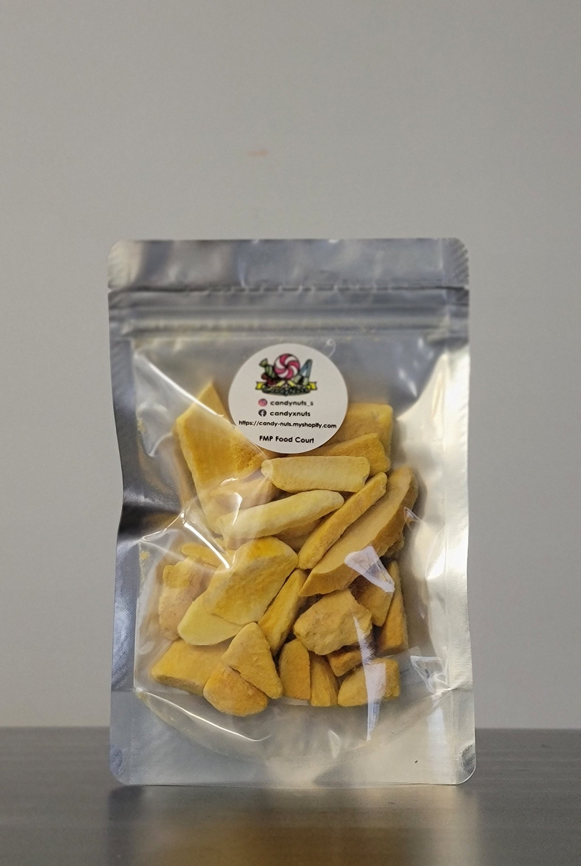 Freeze Dried Premium Mango Chunks 高級芒果脆乾 without added sugar.