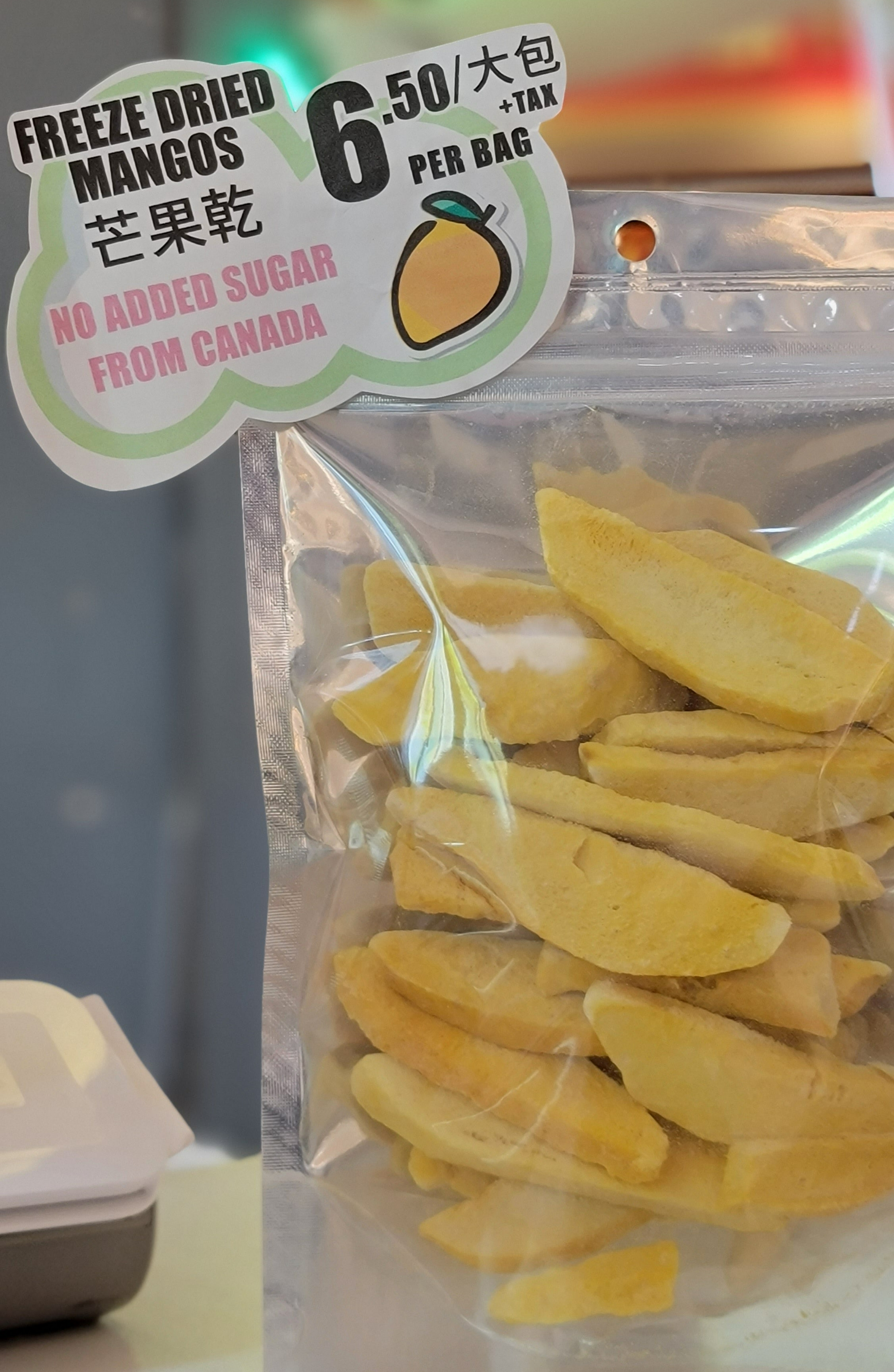 Freeze Dried Premium Mango Slices 高級芒果脆片 without added sugar.